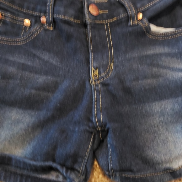 Girls size 12 shorts - Picture 2 of 3